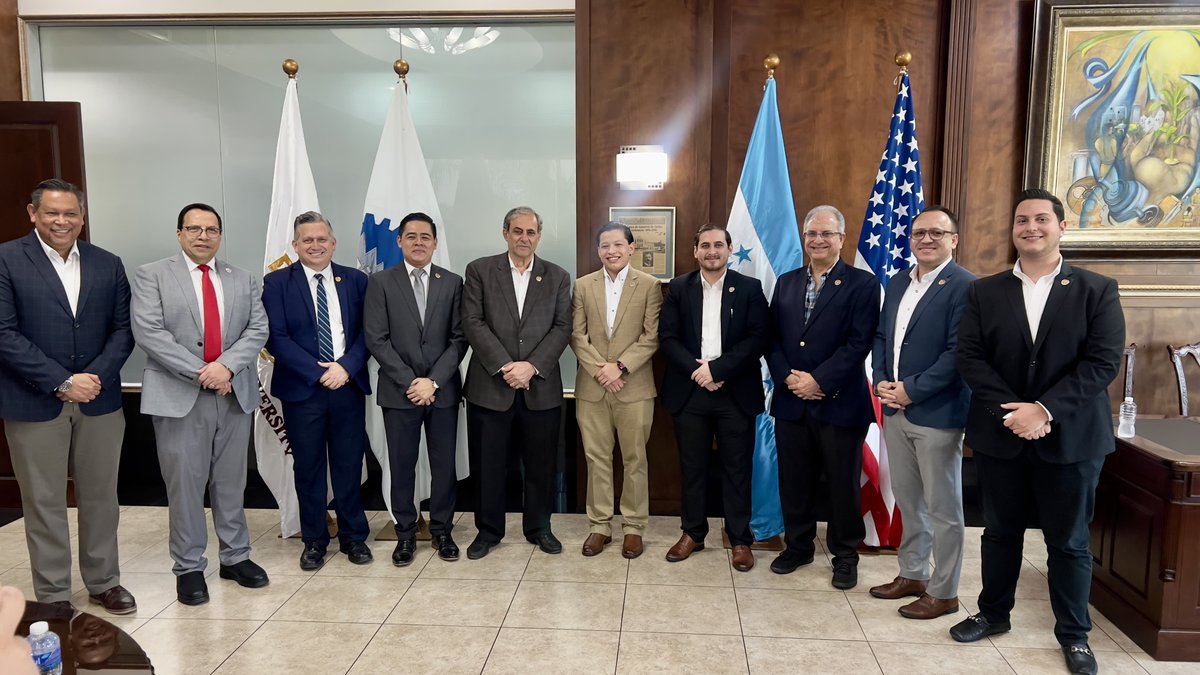 UTHFlorida's tweet photo. ¡Alianza Educativa en Acción!
Nos complace anunciar que UTH Florida University y la @CCICHN  han unido fuerzas en una alianza educativa única. Con esta colaboración, buscamos fortalecer el crecimiento profesional y educativo de los empresarios y emprendedores de la región.

 Juntos, estamos comprometidos en brindar las mejores oportunidades de desarrollo.
hashtag#UTHFloridaUniversity
 hashtag#CámaraDeComercioDeCortés hashtag#EducaciónParaElFuturo hashtag#AlianzaEstratégica