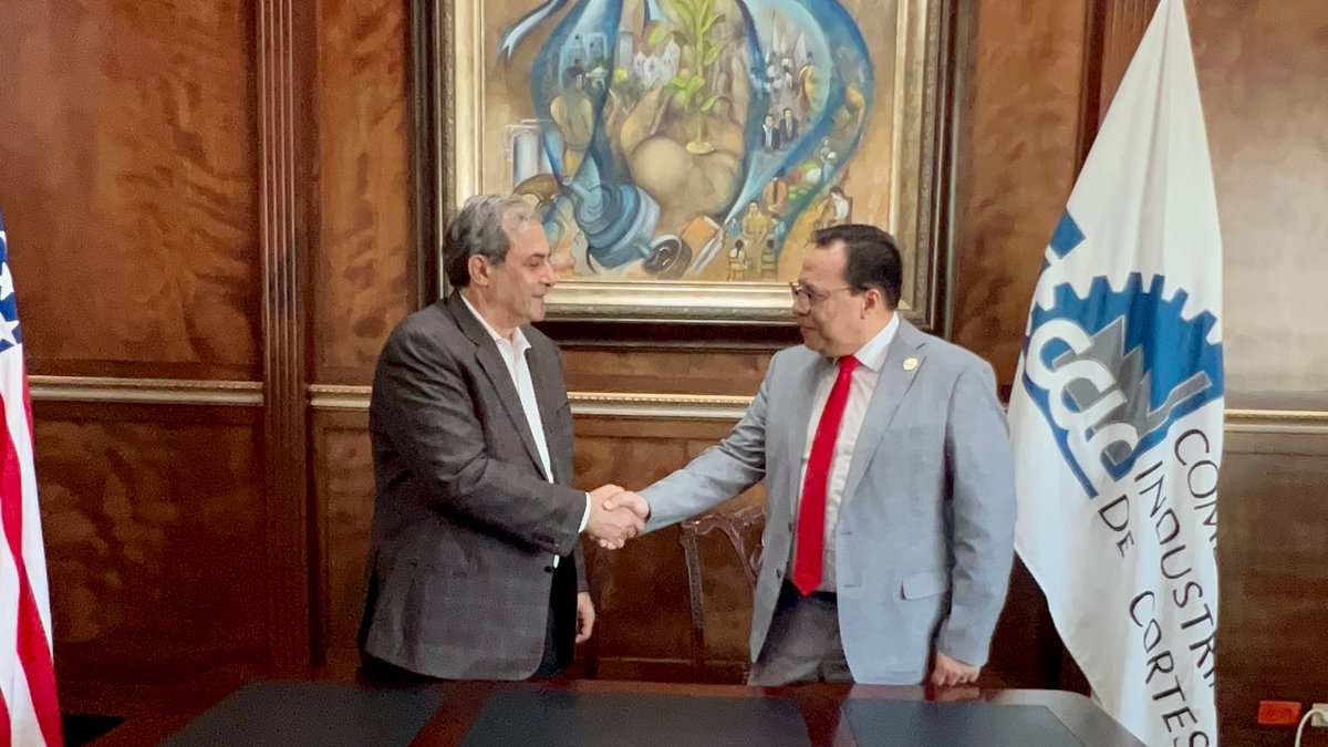 ¡Alianza Educativa en Acción!
Nos complace anunciar que UTH Florida University y la <a href="/CCICHN/">CCIC</a>  han unido fuerzas en una alianza educativa única. Con esta colaboración, buscamos fortalecer el crecimiento profesional y educativo de los empresarios y emprendedores de la región.