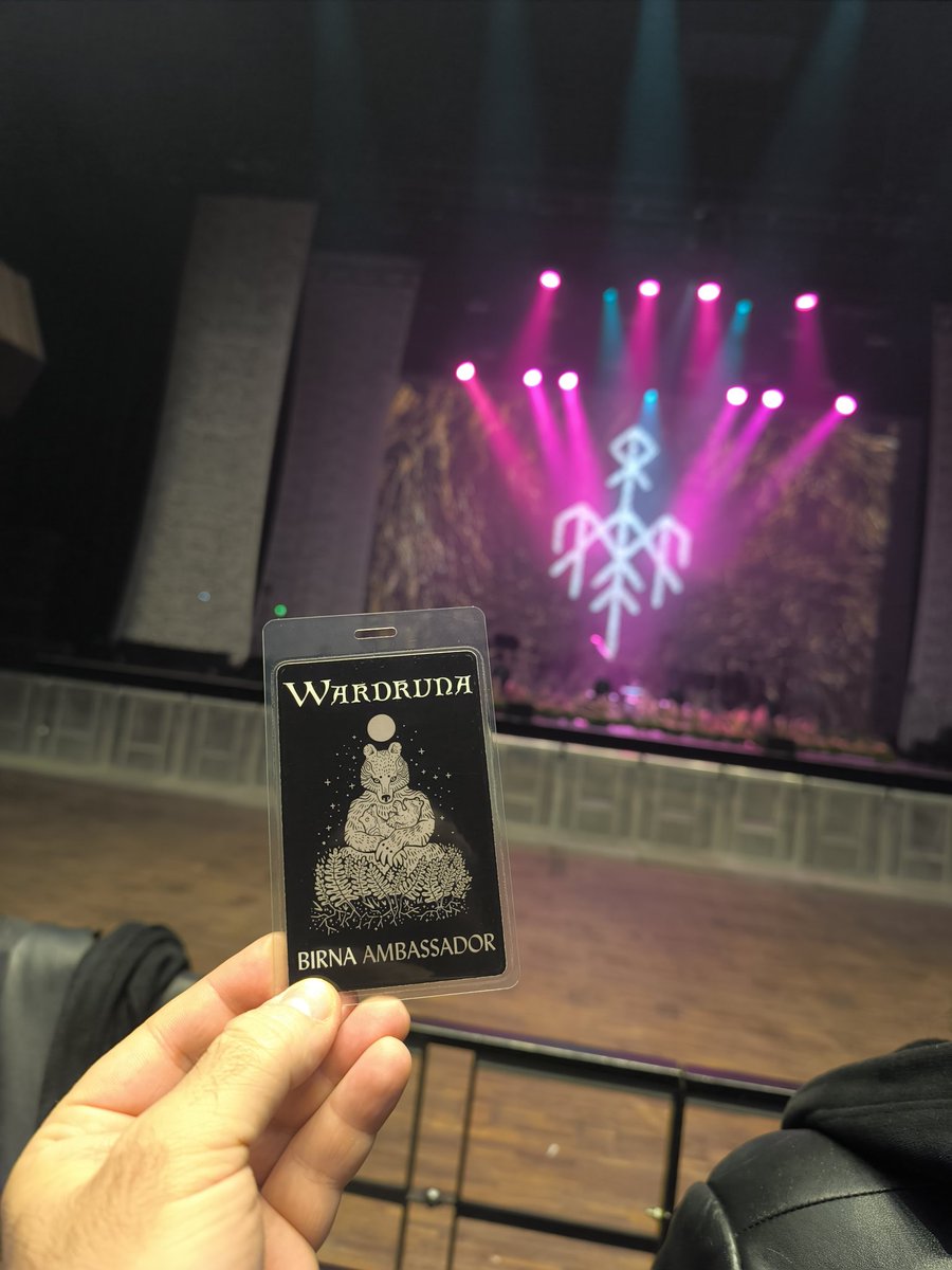 Pues ahora resulta que me invitan a pre-escuchas exclusivas de discos....
 #Wardruna #Paris #sallepleyel #concert #viking