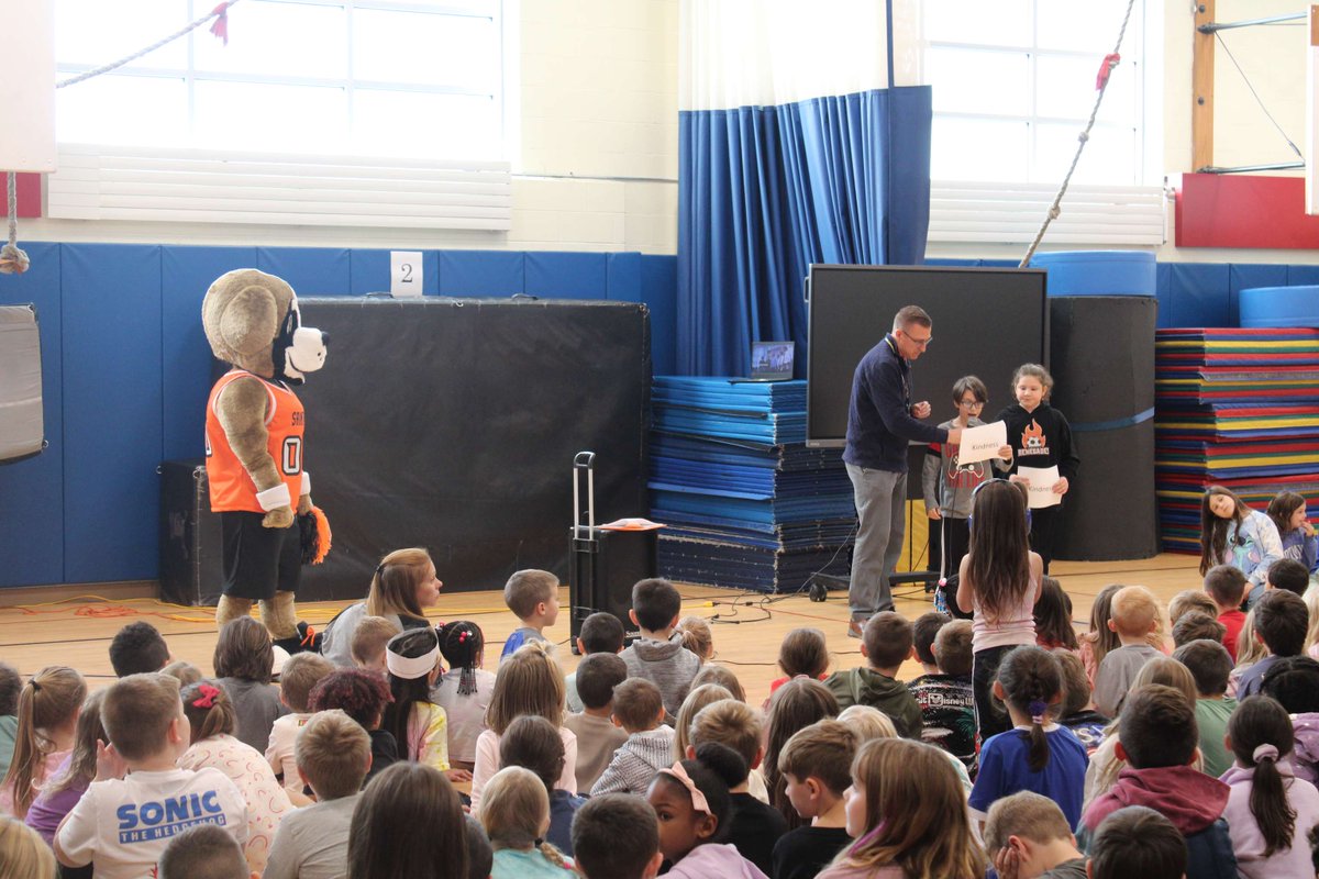 CCCSDtweets's tweet photo. FRS students were joined by a special guest during their STAR Assembly yesterday. Cee Cee made an appearance to congratulate students on their hard work in being respectful, responsible and ready. Way to go! https://t.co/aRQ9trwvd0