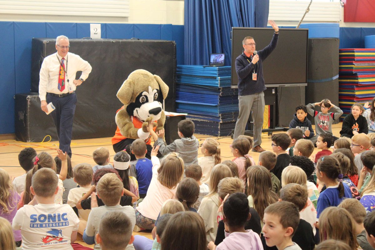 CCCSDtweets's tweet photo. FRS students were joined by a special guest during their STAR Assembly yesterday. Cee Cee made an appearance to congratulate students on their hard work in being respectful, responsible and ready. Way to go! https://t.co/aRQ9trwvd0