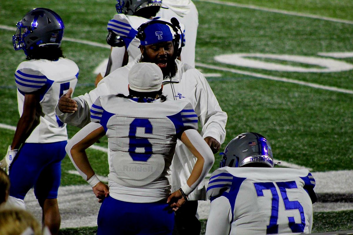 Bigtaj97's tweet photo. 1st year as a CPS football coach is in the books.  I enjoyed every moment. I've seen some great talent. Was able to finally coach at Lane Tech stadium. May not mean much to some but it meant a lot to me. I will miss you Seniors. In the end. You left with a winning season. https://t.co/N3HocnGsCZ