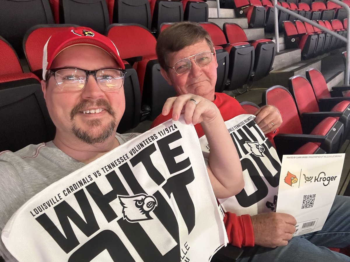 wesley_wiles's tweet photo. White Out game vs Tennessee. Go Cards! @LouisvilleMBB #GoCards https://t.co/a8EXBo8bFe