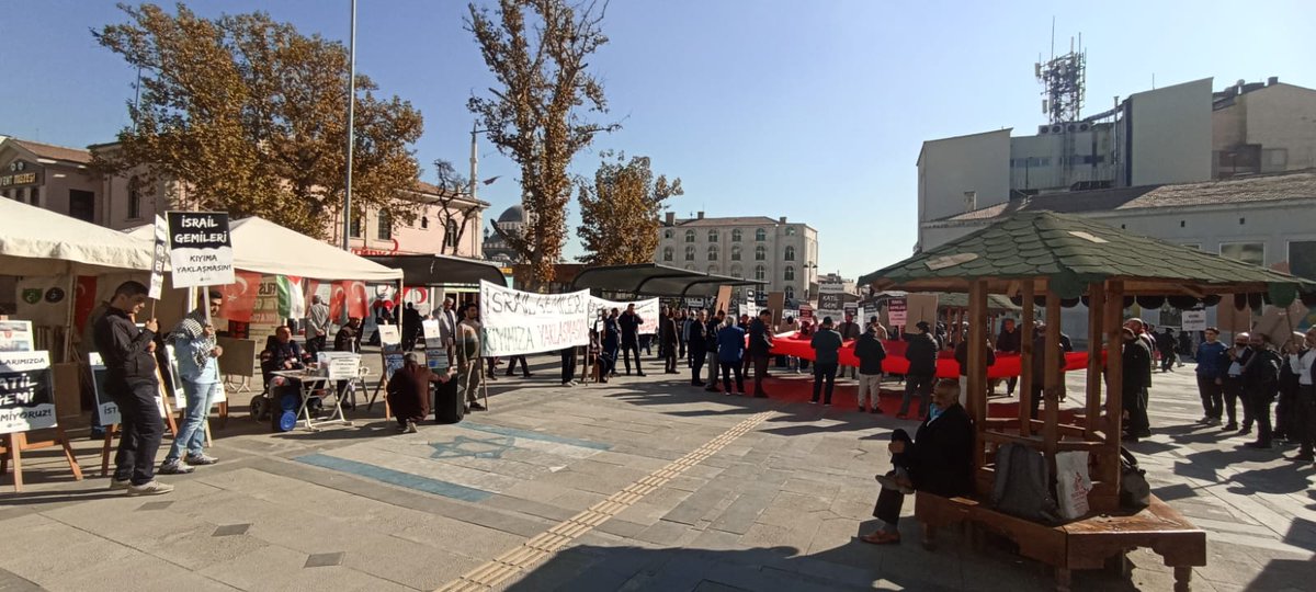 elaksaplatformu's tweet photo. El Aksa Platformu olarak her hafta cumartesi günü gerçekleştirilen "Sessiz Çığlık" eyleminde "Limanlarımızda Katil Gemi İstemiyoruz" ve "İsrail Gemileri Kıyımıza Yaklaşmasın" dövizlerinin taşındığı eylem Kuranı Kerim tilaveti ile başladı ve dua ile son buldu.

#sessizçığlık https://t.co/y4jDymKwPn