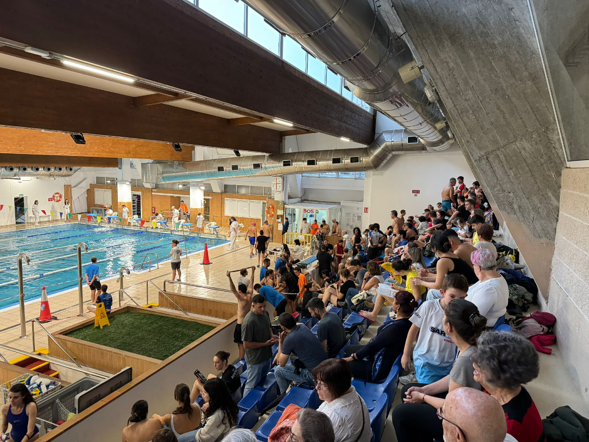 🏊‍♂️ A piscina de Riazor, sede da primeira xornada da Liga Galega Master de natación.

🏅A competición deu comezo ás 17:00 horas deste sábado e nela participan un total de 128 deportistas, 49 en categoría masculina e 79 en femenina, pertencentes a 12 clubs.