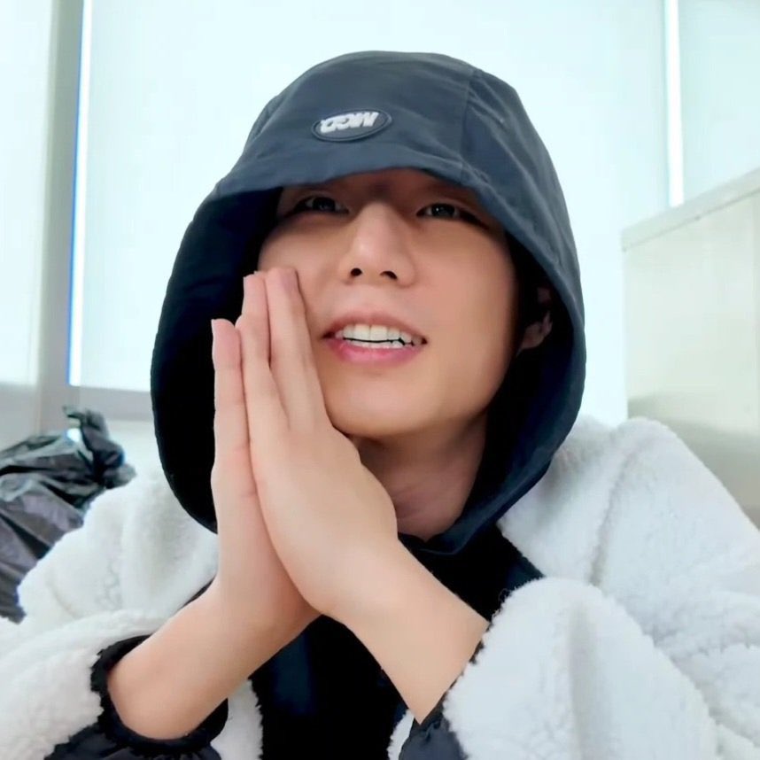 그래서 머가 좋냐면요 ……

약속 있어서 옷 고르는데
이것보단 이게 … 하면서 껴드는 yk한테 

패션 쫌 아세여 ? ㅋㅋ 놀리면 

아 .. 아잇 ~ ., 
봐주는 건 할수있어여 ~ ..

그래도 1년을 넘게 매일같이 봣는데 ! 
어어떤 ~ 옷이 ~ 어울리는지 보는건 할쭐알아여어 ~

할 것 같음