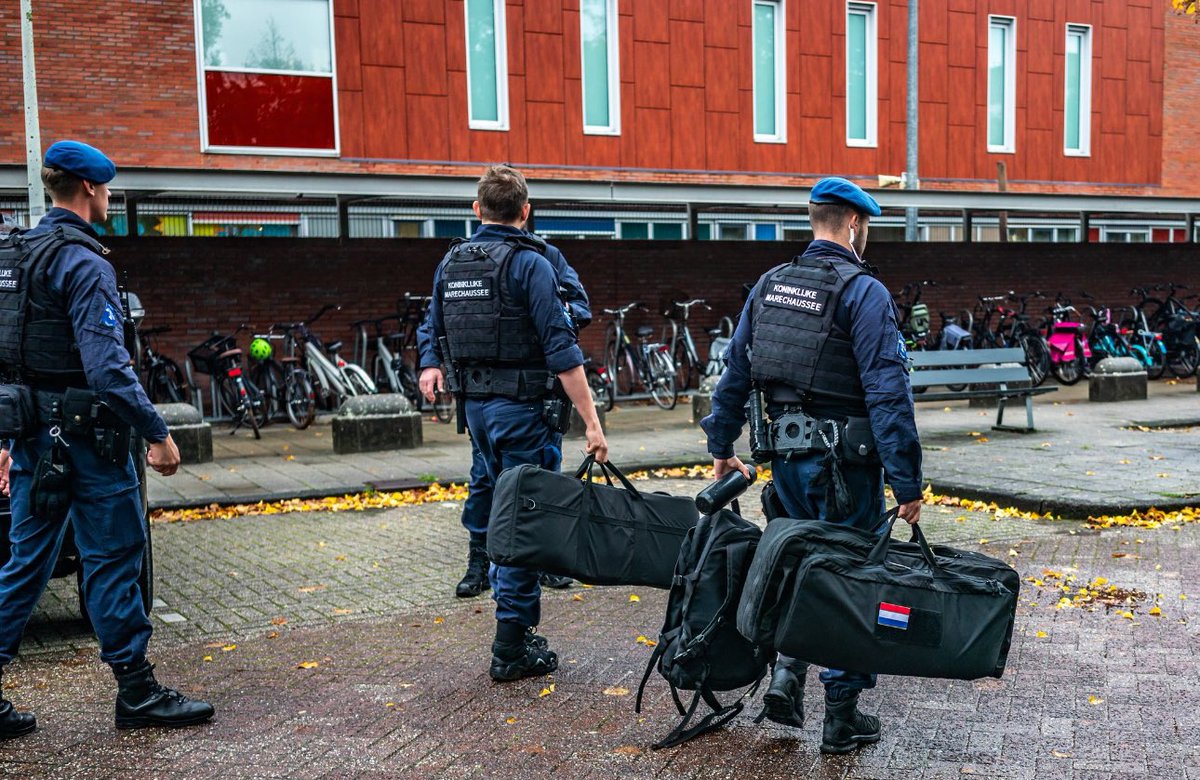 visegrad24's tweet photo. Jewish kids going to school in the Netherlands

🇳🇱🇮🇱 https://t.co/zRAvO7d3ap