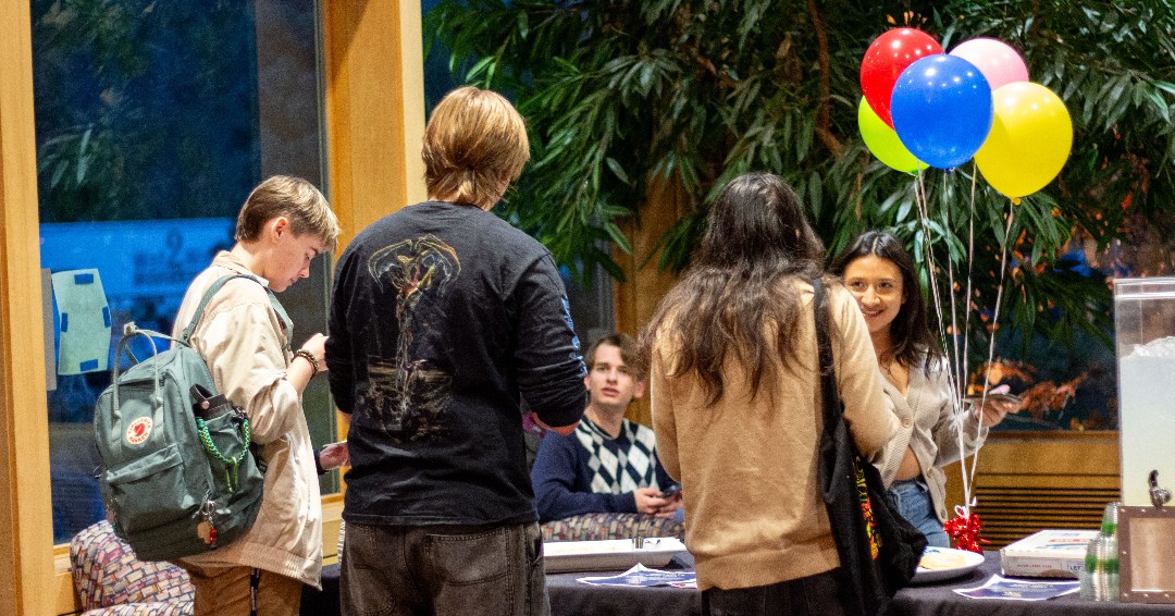 whitmancollege's tweet image. Happy #NationalFirstGenerationDay 🎉 Today, we're celebrating the unique experiences and achievements of our first-gen community. At Whitman, nearly 20% of our students are the first in their family to attend college—and many of our faculty and staff are proudly first-gen, too!