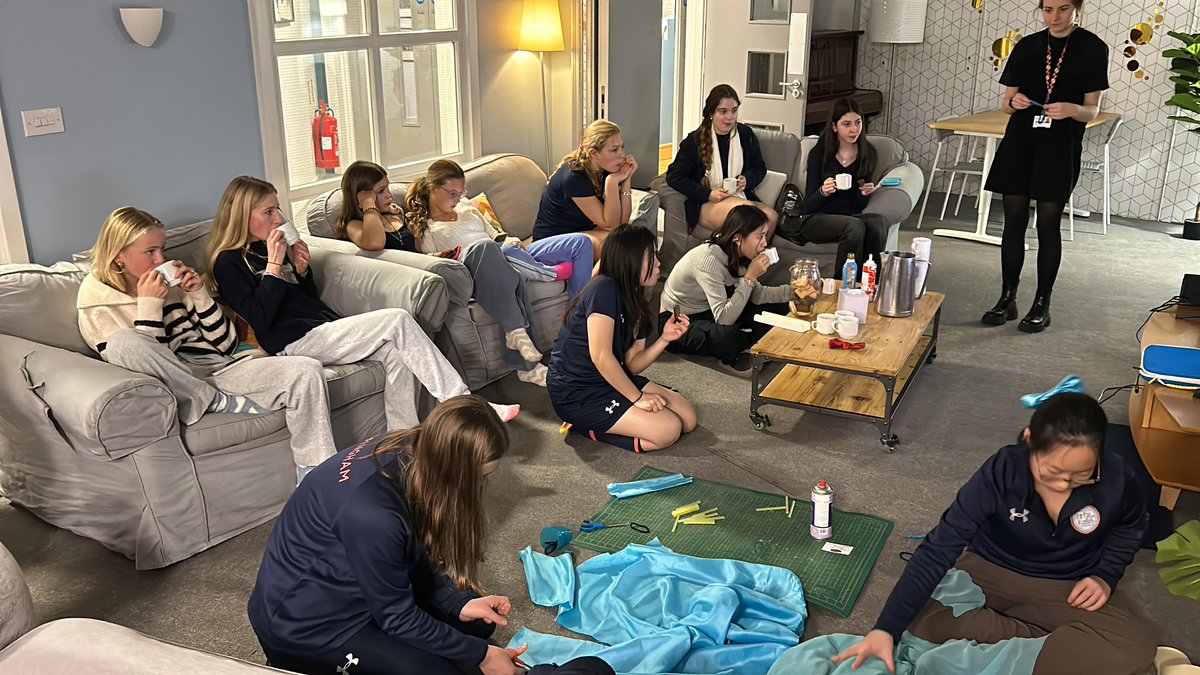 Hot chocolate, crafts and Paddington what more do you want on a dark Saturday afternoon.