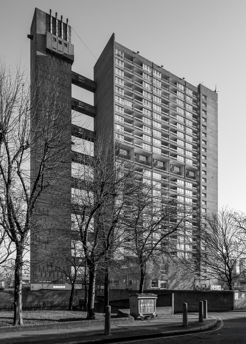 Balfron Tower, Brownfield Estate, Poplar, London; designed by Ernő Goldfinger, built 1965-67 
-
Photo: Simon Phipps