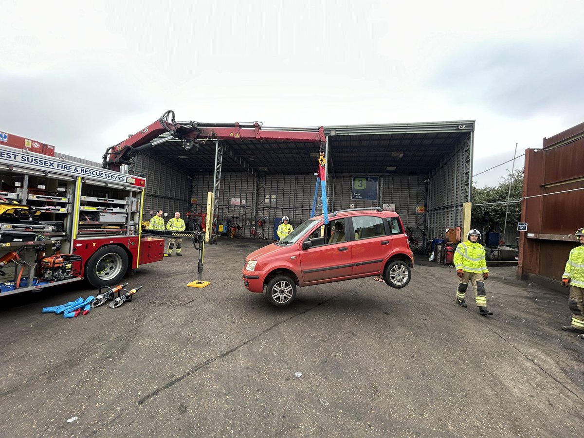 Cosham Fire Station (@cosham23) on Twitter photo Today Green Watch have been doing some joint Road Traffic Collision training with our colleagues <a href="/ChichesterFire/">Chichester Fire</a> Many thanks to <a href="/EMRmetal/">EMR Metal Recycling</a> Portsmouth for hosting us for this training. #JointWorking #Teamwork Today Green Watch have been doing some joint Road Traffic Collision training with our colleagues <a href="/ChichesterFire/">Chichester Fire</a> Many thanks to <a href="/EMRmetal/">EMR Metal Recycling</a> Portsmouth for hosting us for this training. #JointWorking #Teamwork
