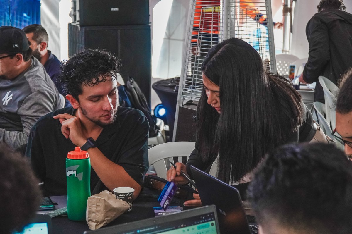 Ciberpazcolombi's tweet photo. ¿Cómo se seleccionará a los equipos ganadores de la #HackathonCiberPaz?
El jurado compuesto por 3 expertos evaluará los resultados de las propuestas artísticas y seleccionará a los ganadores bajo estos criterios: https://t.co/n96g7VabAS