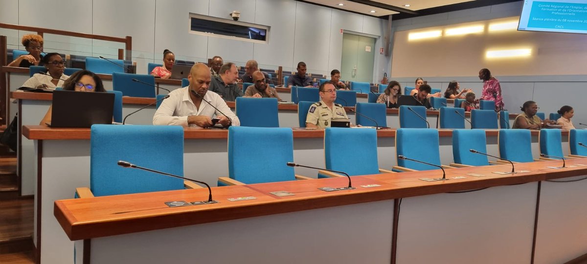 Prefet973's tweet photo. #CREFOP | 🧑‍💻Le comité régional de l'#emploi s'est tenu hier.

Co-présidé par l’État et la @CTdeGuyane, il a conduit à la signature d'une convention de 6M€, ayant pour objet l'augmentation des formations dans les métiers en tension et le retour à l'emploi. https://t.co/KrTWOQdmSq