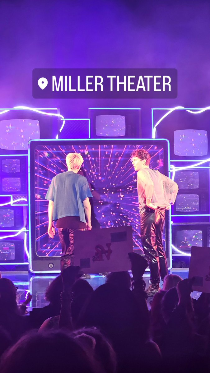 starredhowell's tweet photo. #titphilly also a huuuuuge thank u to everyone who held up the signs at the end of the show ik it wasnt everyone but the message got across and im so thankful 💜🖤💙 https://t.co/RXXvhohxCX