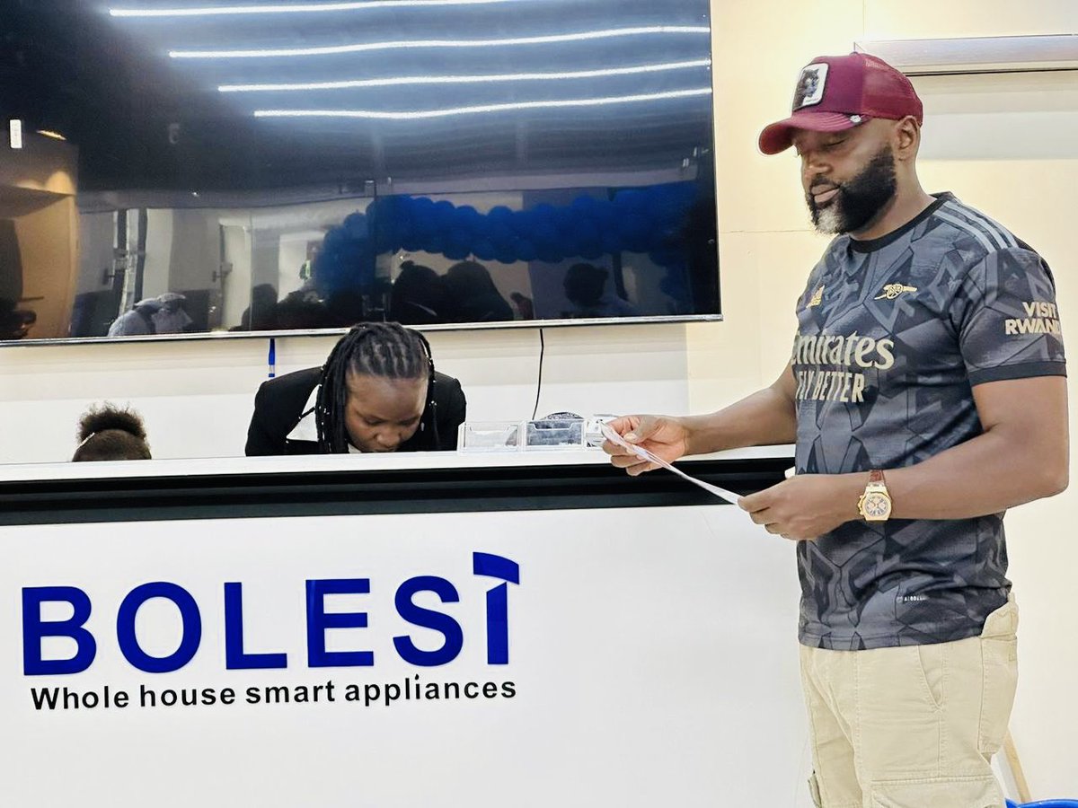 Marriage is all fun until she tells you she needs a house revamp katikati ya mwezi 😣😄 mimi wangu ameniambia her kitchen isnt looking very demure she needs a revamp asap! Luckily BOLESI got me 👍 

Niko hapa nacheck list ya my Vanessa and lemme tell you  maina! Sometime a happy
