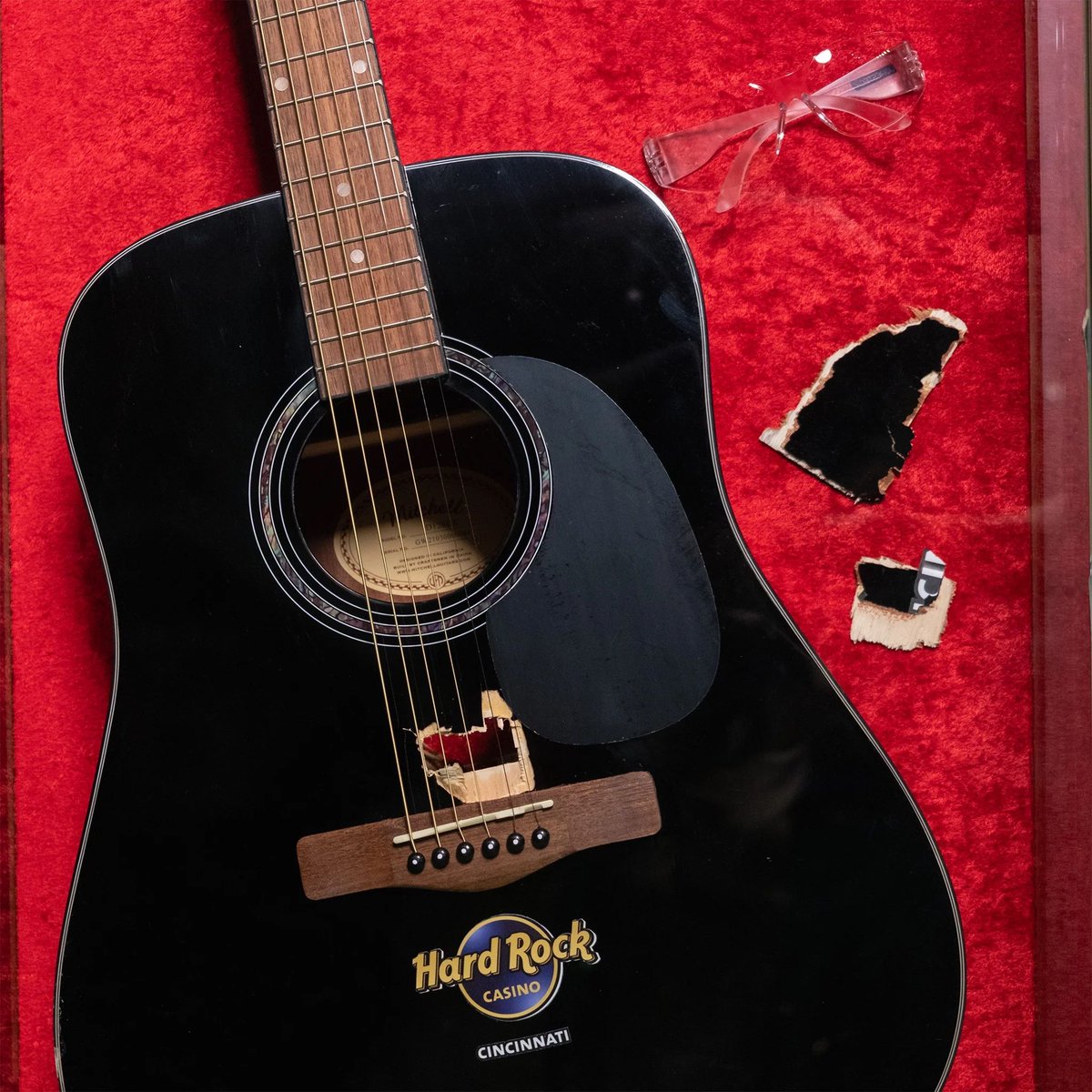 Wax Poetics (@waxpoetics) on Twitter photo ‼️ Only a few more 3 days left to own items from bass legend <a href="/Bootsy_Collins/">Bootsy Collins</a>! Bid on items like: 🎸 Signed 2014 Bootsy Collins Space Bass 🎹 Mid/late 1980s Yamaha synthesizer🧾 1970 signed  receipt by James Brown Bidding closes Tuesday, Nov 12th, 12PM EDT buff.ly/3NMWRlo ‼️ Only a few more 3 days left to own items from bass legend <a href="/Bootsy_Collins/">Bootsy Collins</a>! Bid on items like: 🎸 Signed 2014 Bootsy Collins Space Bass 🎹 Mid/late 1980s Yamaha synthesizer🧾 1970 signed  receipt by James Brown Bidding closes Tuesday, Nov 12th, 12PM EDT buff.ly/3NMWRlo