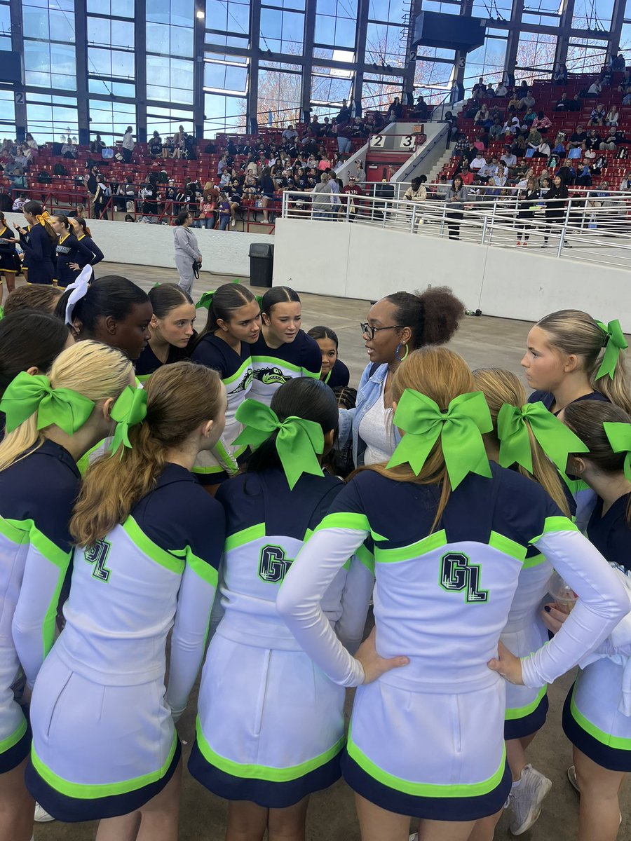 G_L_CHEER_STUNT's tweet photo. GREEN LEVEL JV UCA SMALL JV REGIONAL CHAMPIONS!! Your Gators hit 0, earned a bid to nationals and WON out of 7 teams!! #BIGCHOMP #JOBSDONE 💚💙🏆🥇 https://t.co/V563KGKZcO