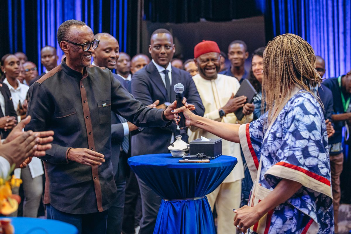 UNDPAfrica's tweet photo. H.E. President @PaulKagame to our 40 Timbuktoo #HealthTechHub innovators:

"The future is in your hands. Don’t let opportunities pass you by—unlock your potential and lead with pride in our values and diversity. This century is yours to shape!" 💪🏿 

#YouthConnekt2024 https://t.co/c1JN7GsveV