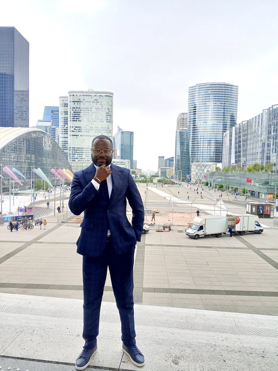 daniel_muanda's tweet photo. Tous les pouvoirs de l’univers sont déjà les vôtres. Vous devez croire en vous lorsque personne d’autre ne le fait, c’est ce qui fera de vous un gagnant. 
La vraie grandeur consiste à être maître de soi-même.

#Valeurs
#Gagnant
#Grandeur
#Monsieur https://t.co/XKnzsKSsUD