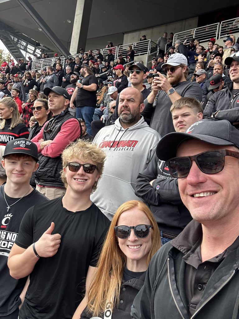 jofeldy's tweet photo. #Bearcats https://t.co/9xgRjwBmVk