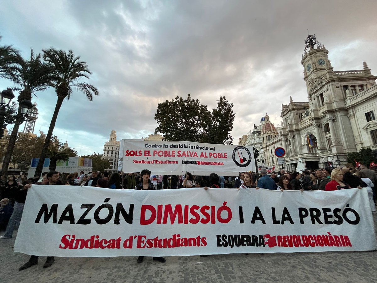 IzquierdaRevol's tweet photo. Va a ser una manifestación monstruosa. Toda nuestra indignación contra los responsables de esta catástrofe. ¡Mazón dimisión y a prisión!

#MazonAPrision #MazonDimissio #MazonDimissió https://t.co/cKc0Fsg3up
