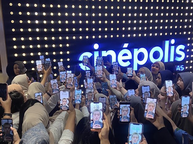 peachpinksjh's tweet image. Thanks u so much @14projects udah bikin event nonton bareng film Jaehyun se keren ini 🩷🥰🥳 keren banget cewe cewe nya Jaehyun ini 😍🩶