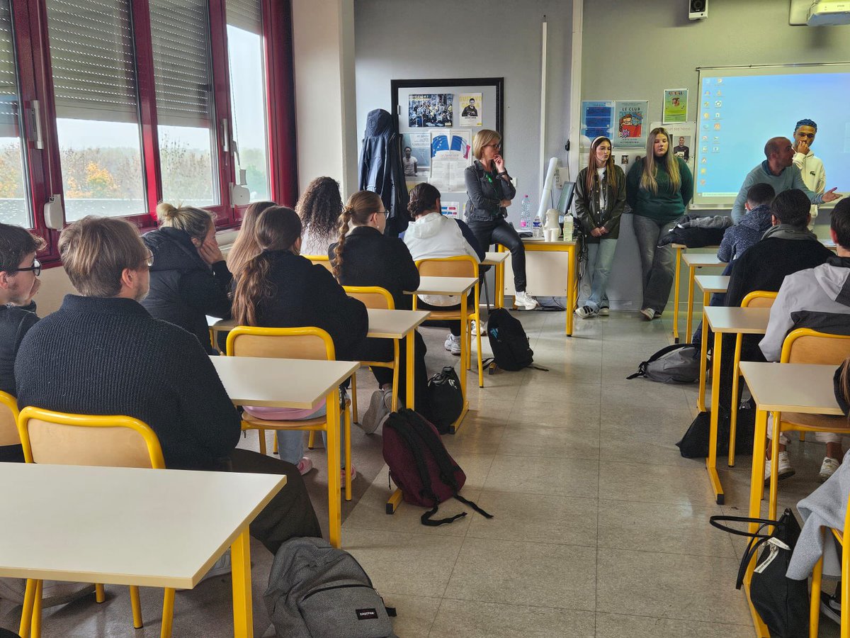 Dans le cadre des #cordeesdelareussite les enseignants et étudiants en BTS SAM et GPME du <a href="/LensLycee/">Lycée Condorcet Lens</a> sont allés à la rencontre des élèves de terminale du lycée Robespierre pour présenter les poursuites d’études possibles ! Un moment d’échange et de partage <a href="/AcLille/">Académie de Lille</a>