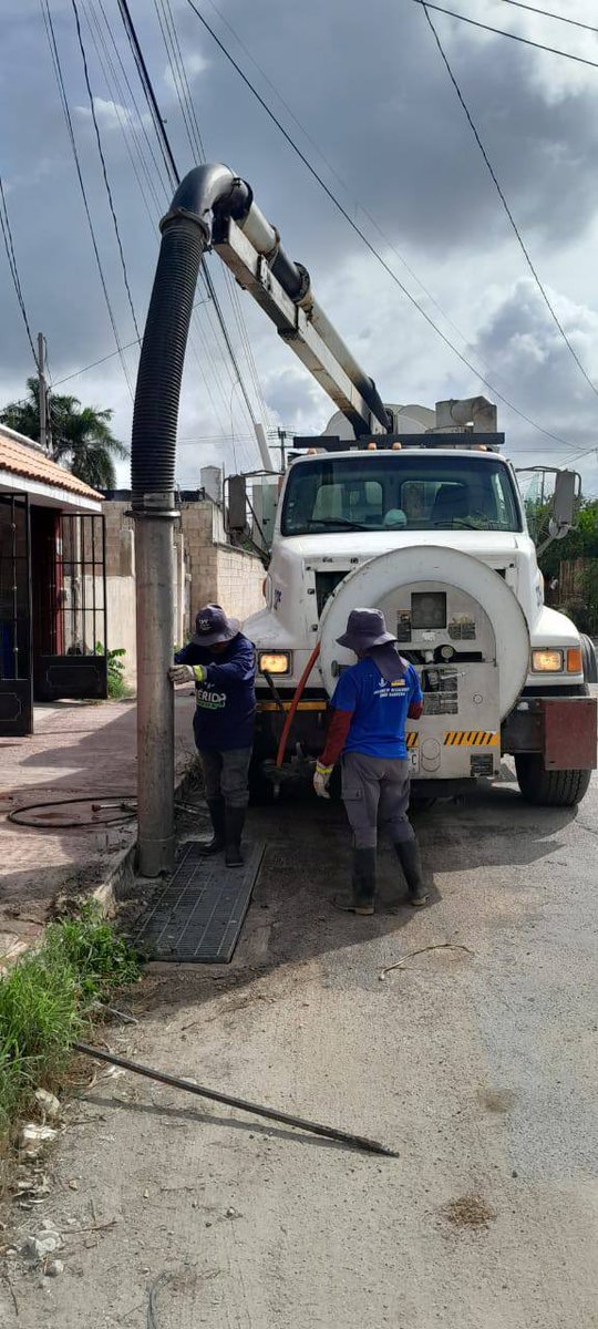 ¡No paramos! 💪🏻

Seguimos con los trabajos permanentes de mantenimiento de zanjas y pozos 🦺👷🏻‍♂️ para garantizar que el sistema de drenaje funcione perfectamente, en días de lluvia. 🌧️ #MéridaContigoEsMejor

<a href="/CeciliaPatronL/">Cecilia Patrón Laviada</a> <a href="/AyuntaMerida/">Ayuntamiento Mérida</a>