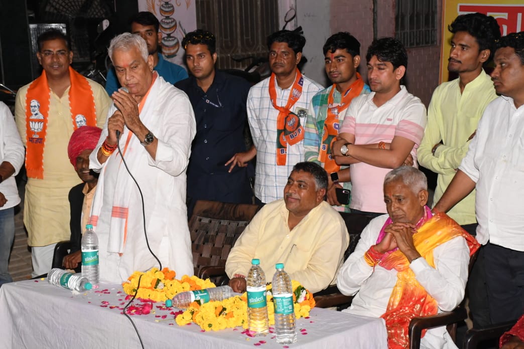 DrKirodilalBJP's tweet photo. आपसे मिले आशीर्वाद और बहुमूल्य समर्थन का आभारी हूँ। आपका यह जोश और उत्साह भाजपा की जीत को सुनिश्चित कर रहा है। 

इस असीम प्रेम के लिए जोश से भरे कार्यकर्ता बंधुओं और मतदाताओं का आभार🙏 2/2
#जीतेगा_कमल_खिलेगा_कमल
#दौसा_में_आ_रही_है_भाजपा https://t.co/EnsGgkHLjT