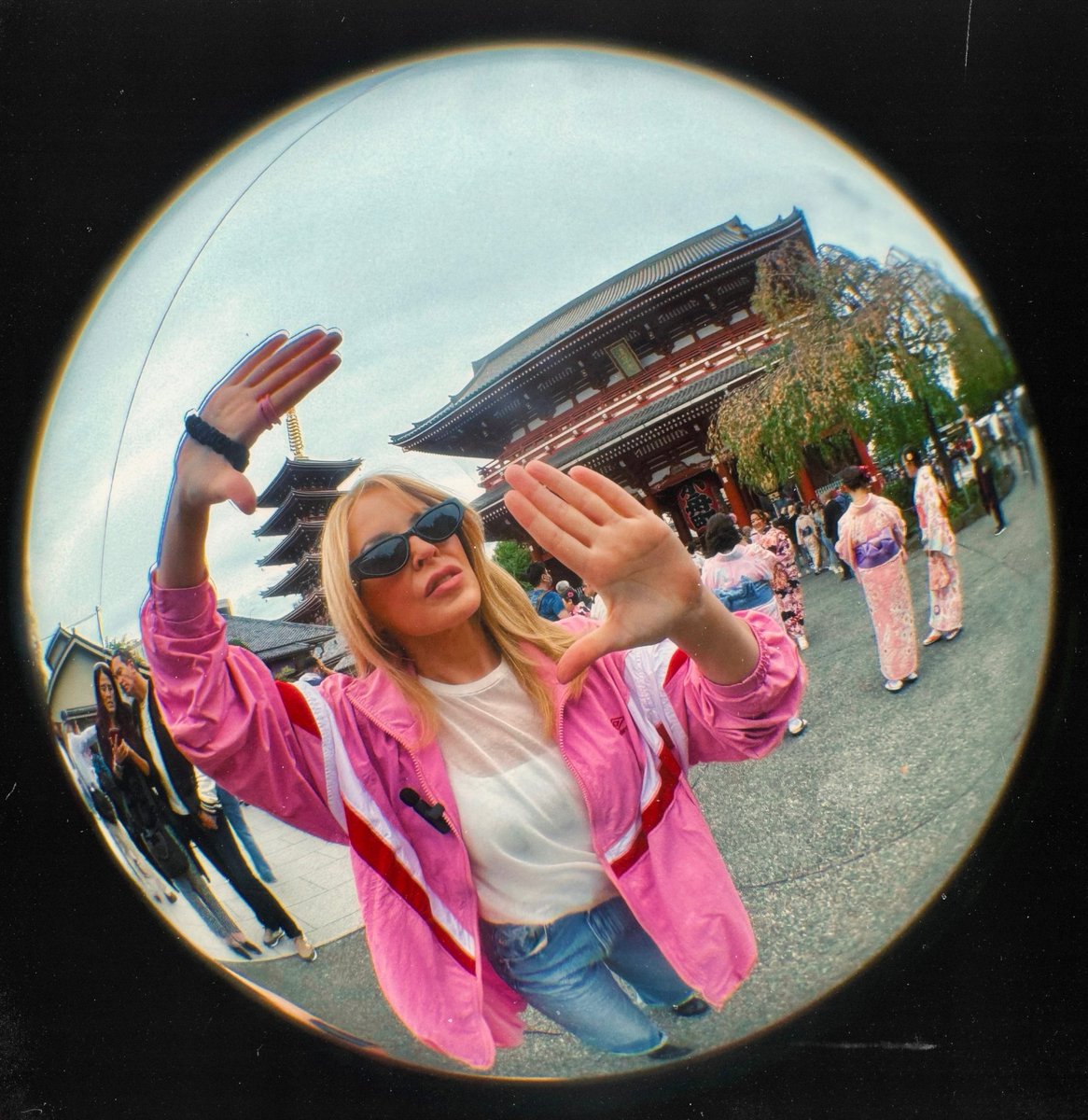 kylieminogue's tweet photo. When in Japan….. 💎💖 https://t.co/p8Mwqi2TJ3