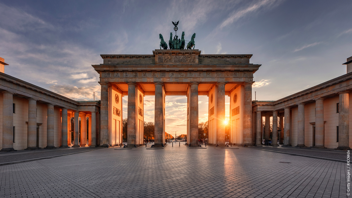 GermanyTourism's tweet photo. 35 years ago, the Berlin Wall fell, marking a defining moment in history. Today, its legacy lives on in Germany, where many sites offer a chance to explore the Wall's history and the reunification of a nation. Click the link below to learn more: https://t.co/betqhT3pCE https://t.co/2V9z0EGmPU