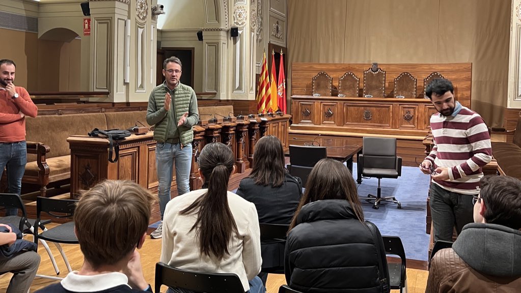 marta_caballe's tweet photo. ahir vam fer la visita a la Diputació de Tarragona, on ens van acompanyar la @JNCCampTGN i la @JNCEbre i l’assemblea comarcal per preparar el Consell Nacional 💙 Molta feina, però amb vosaltres tot és més fàcil! https://t.co/UIu3ybc5X7