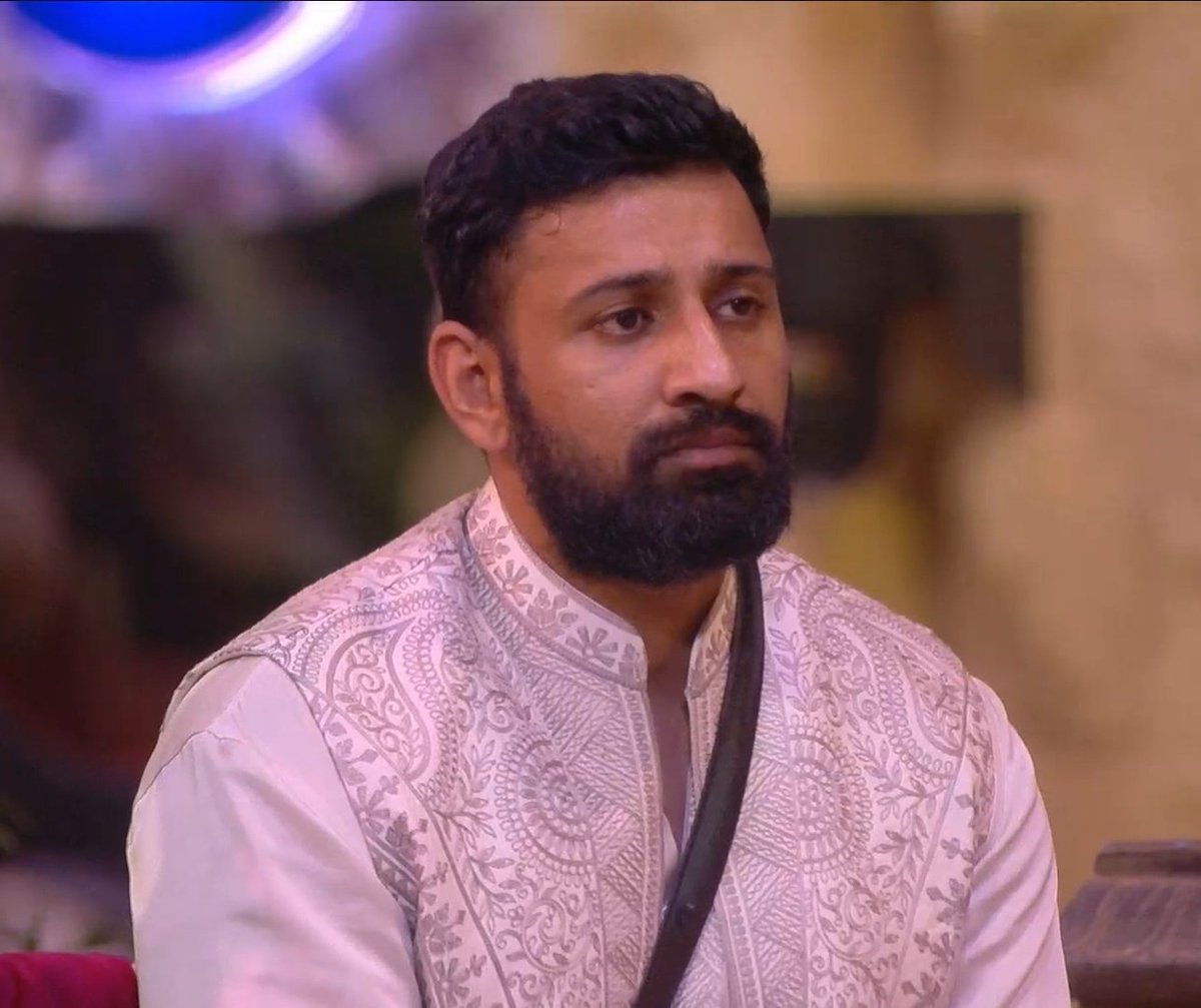 AbhiyaAddicted's tweet photo. Front Foot Player 🙌🏻 !!

Jo bhi hai jaise hai, Muh pe hai 💁🏻

#RajatDalal | #ChahatPandey | #Biggboss18 | #BB18 https://t.co/Tzuvb0VNPR