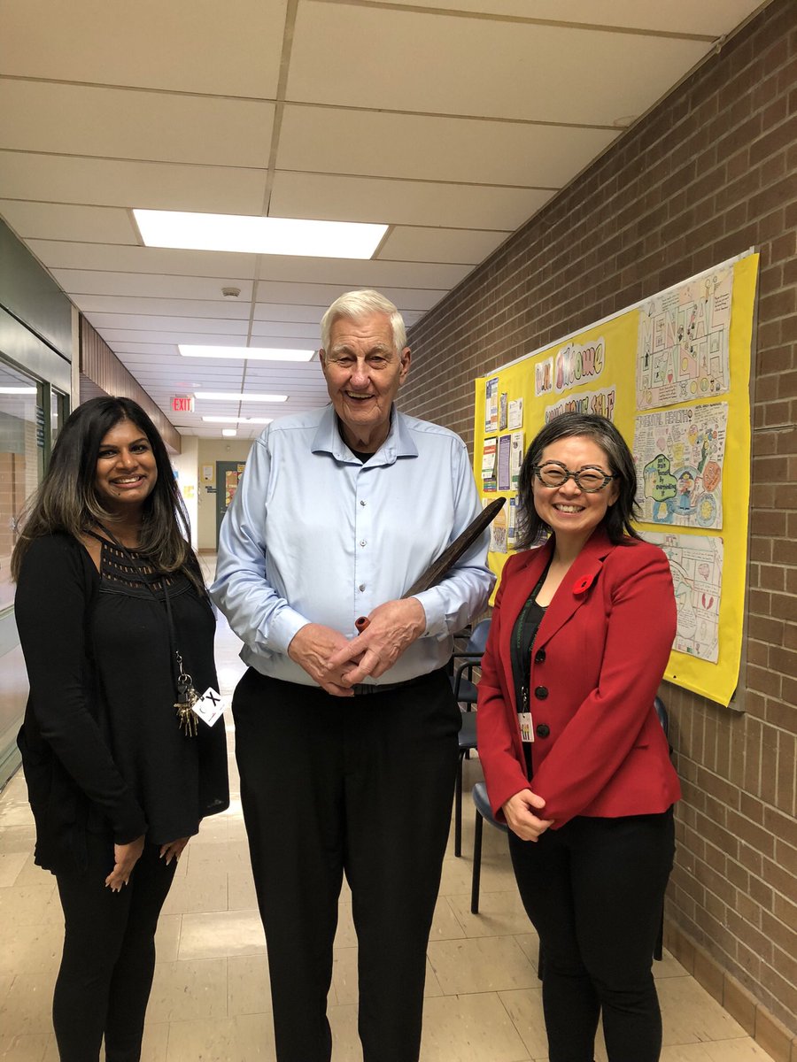 AllinaLeeDavis's tweet image. Appreciation for partnership with three Vice Principals in leading Teaching and Learning this year👍 Many thanks for a thoughtful work surprise from teaching colleagues after a busy start-up🥹#Gratitude #ItTakesAVillage #TeamworkMakesDreamwork @SChinniah_  @marshalinp1