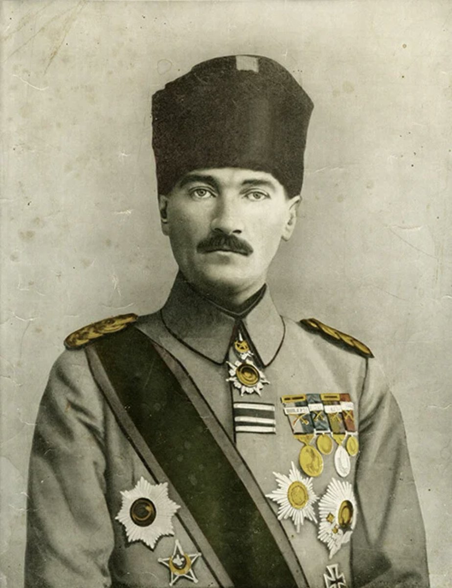 Türkiye Cumhuriyeti'nin kurucusu Halaskar Gazi Mustafa Kemal Atatürk'ü saygı ve özlemle anıyoruz. 🇹🇷
#10Kasım1938