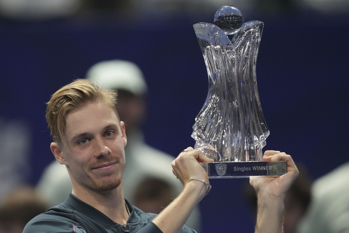 Equipe_Canada's tweet photo. Denis Shapovalov remporte le tournoi de Belgrade en défaisant le Serbe Hamad Medjedovic en deux manches de 6-4 et 6-4 🎾.
Il s’agit d’un deuxième titre @atptour en carrière pour Shapovalov, après son premier remporté en 2019 à Stockholm 👏.
#BelgradeOpen https://t.co/EO3tL0Vt2H