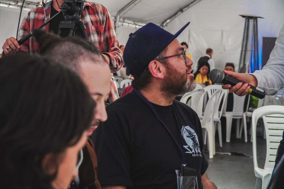 Ciberpazcolombi's tweet photo. 🤖✌️¡Únete ya a la transmisión en vivo de la #HackathonCiberPaz!
⏳ #AEstaHora los participantes utilizan herramientas de IA y estrategias creativas para crear soluciones innovadoras que promuevan el uso seguro y responsable e inclusivo de la tecnología. https://t.co/DmGTrt3gy7 https://t.co/PbSf4nzuj2