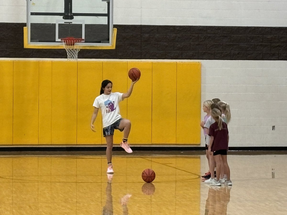 zechixgbb's tweet photo. First Saturday of our youth basketball clinic was a success! #GoChix https://t.co/ZOKGW81pSP