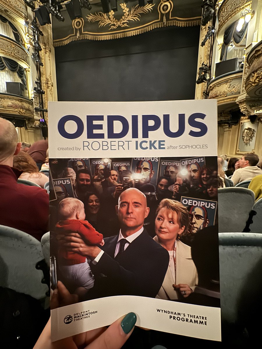 taylorfanzel's tweet image. Can confirm that @OedipusWestEnd is as phenomenal sat in the Stalls as it is in the Grand Circle or Royal Circle 👏🏻👏🏻👏🏻
#LesleyManville #MarkStrong
(Also love how it almost looks like Lesley is staring into my soul in the 3rd picture)
