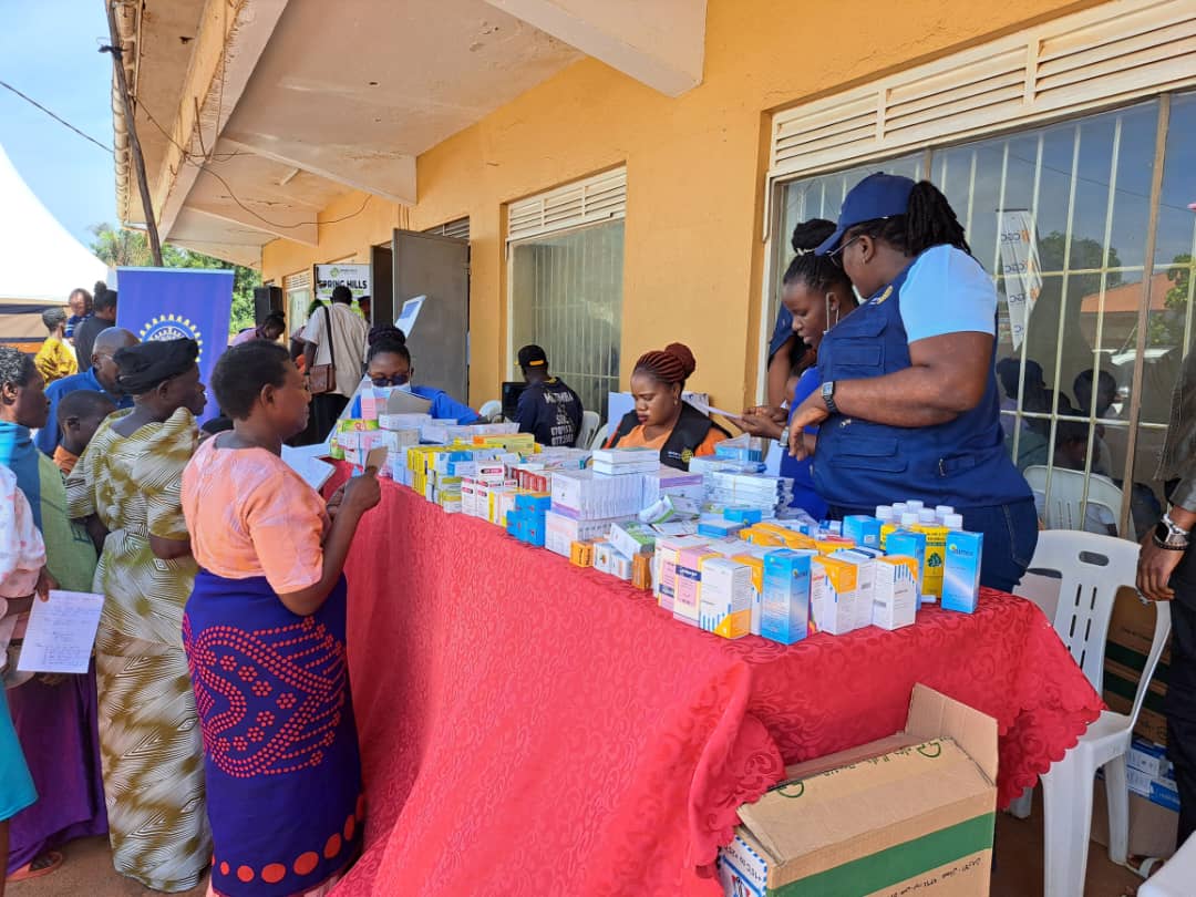 RCMengo1988's tweet photo. Togther with the @innerwheelmengo we organised a Rotary Family Health Day at Busiika. Thousands of people received free healthcare screenings and treatment by a team of health officials and volunteers.
#rfha #rotaryinternational #rotaryfamilyhealthdays #preventativehealth https://t.co/gACrQBYm1W