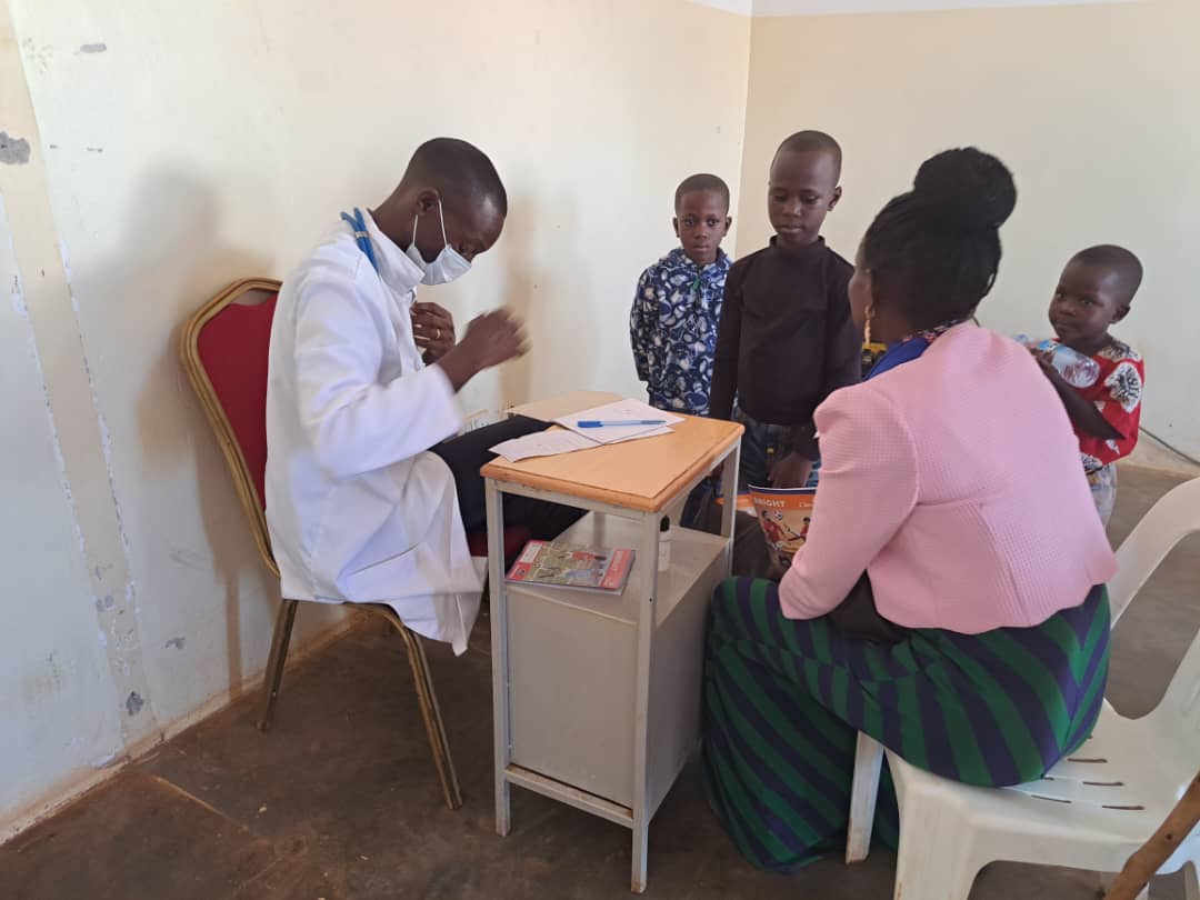 RCMengo1988's tweet photo. Togther with the @innerwheelmengo we organised a Rotary Family Health Day at Busiika. Thousands of people received free healthcare screenings and treatment by a team of health officials and volunteers.
#rfha #rotaryinternational #rotaryfamilyhealthdays #preventativehealth https://t.co/gACrQBYm1W