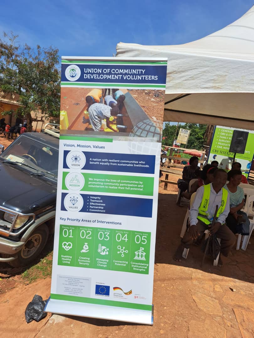 RCMengo1988's tweet photo. Togther with the @innerwheelmengo we organised a Rotary Family Health Day at Busiika. Thousands of people received free healthcare screenings and treatment by a team of health officials and volunteers.
#rfha #rotaryinternational #rotaryfamilyhealthdays #preventativehealth https://t.co/gACrQBYm1W