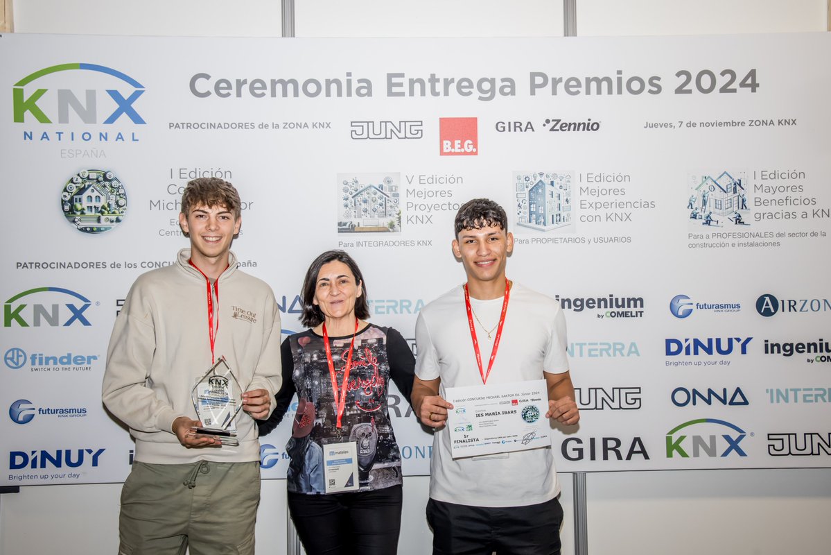 KnxSimulator's tweet photo. Finalistas junior del 𝙄 𝘾𝙤𝙣𝙘𝙪𝙧𝙨𝙤 𝙆𝙉𝙓 𝙈𝙞𝙘𝙝𝙖𝙚𝙡 𝙎𝙖𝙧𝙩𝙤𝙧. 🥇🥉��
Gracias a @KNX_Espana por llevar a cabo de manera conjunta esta innovadora iniciativa y a los fabricantes por su patrocinio.
#KNX #Matelec2024 #FP Dual #domótica #inmótica #buildingautomation https://t.co/h8Lt3Hgqxh