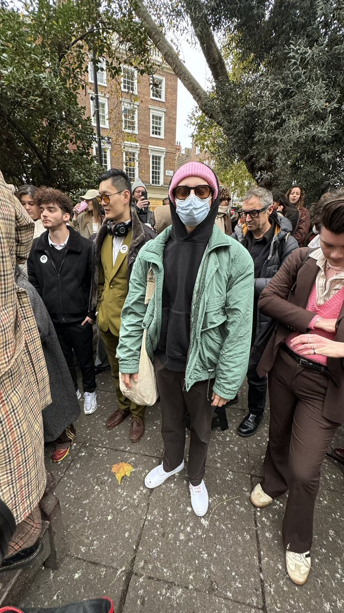 Can’t believe harry turned up today to the Harry Styles look a like competition in London