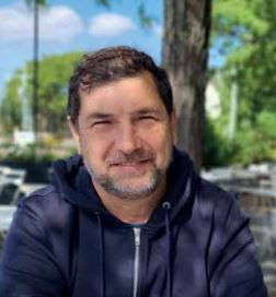 Laoncediez's tweet photo. [HOY] Alejandro Santa, director de la Biblioteca del Congreso de la Nación y autor de Baraka, nos habla sobre su historia inspirada en un niño de una aldea en Kenia, en #MundoMigrante con @CarolinaArenes.

Por https://t.co/IFJW312WOU https://t.co/uzAmjLkGLA