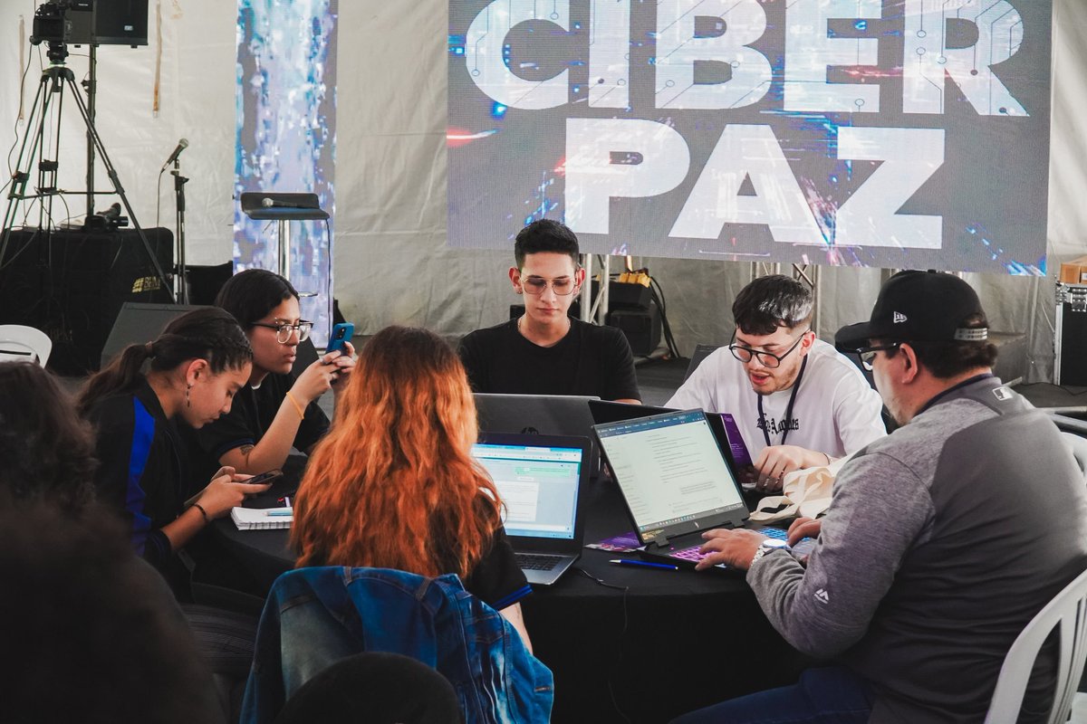 Ciberpazcolombi's tweet photo. ✌️🤖👨💻👩💻¡Así va la #HackathonCiberPaz 2024!
✅90 participantes presenciales y 111 virtuales, entre 14 y 28 años.
✅ Más de 14 equipos de trabajo y propuestas relacionadas con seguridad y confianza digital. https://t.co/spcDLU5G3e