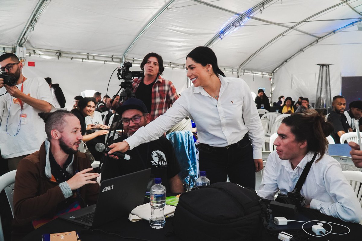 Ciberpazcolombi's tweet photo. ✌️🤖👨💻👩💻¡Así va la #HackathonCiberPaz 2024!
✅90 participantes presenciales y 111 virtuales, entre 14 y 28 años.
✅ Más de 14 equipos de trabajo y propuestas relacionadas con seguridad y confianza digital. https://t.co/spcDLU5G3e