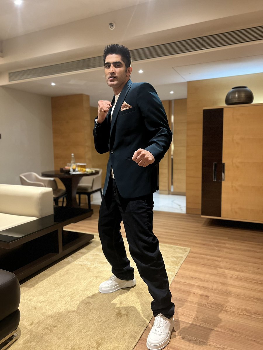 boxervijender's tweet photo. #IndianSportsHonours 😎👊🏽 https://t.co/YIGH7ZOpcI