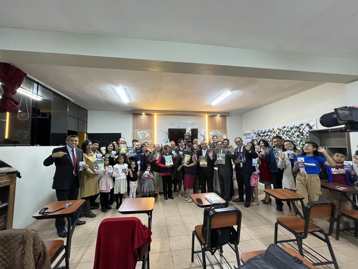 NuevoTiempoPeru's tweet photo. 🎉 ¡Llegamos a Arequipa! 🗻 Ayer, se inauguró el primer Espacio Nuevo Tiempo en la ciudad de Arequipa, en la IASD “Miraflores” 🤩

Oramos porque este lugar sea de bendición para muchas personas 💛

#EspacioNT #Arequipa #Miraflores #NuevoTiempo #Peru https://t.co/5R1LkAkBkF