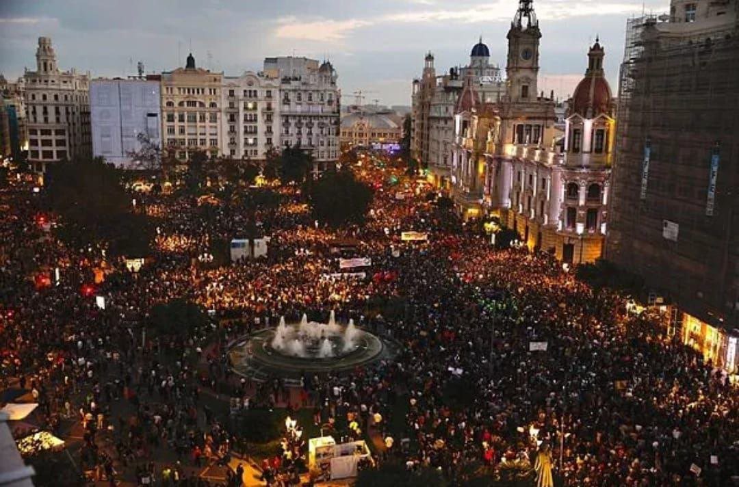 _PabloFdez_'s tweet photo. Mazón dimisión.

#MazonDimissió https://t.co/3ba0HR8gc6